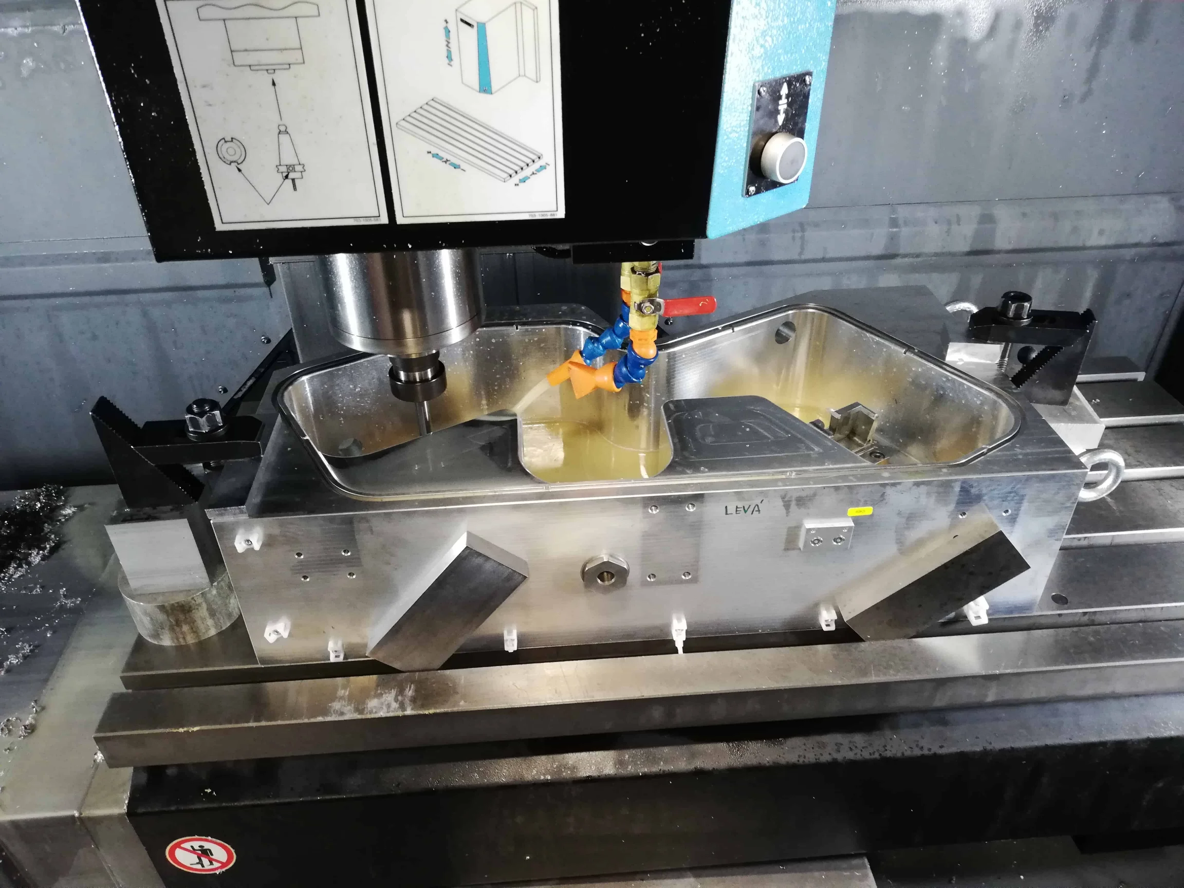 3 osa obrabeci centra Hurco obrabeni hudec